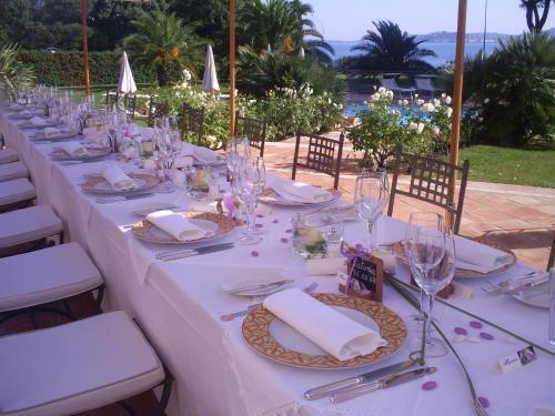 Hotel Villa Les Rosiers Гримо Екстериор снимка