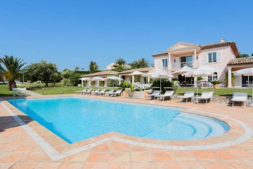 Hotel Villa Les Rosiers Гримо Екстериор снимка