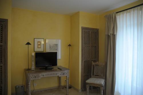 Hotel Villa Les Rosiers Гримо Екстериор снимка