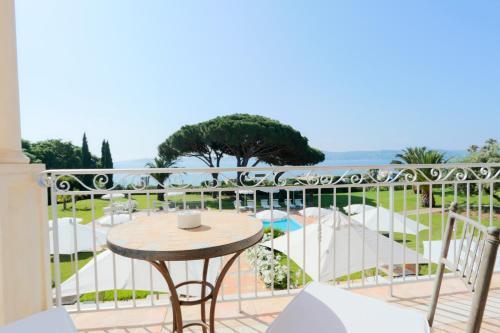 Hotel Villa Les Rosiers Гримо Екстериор снимка
