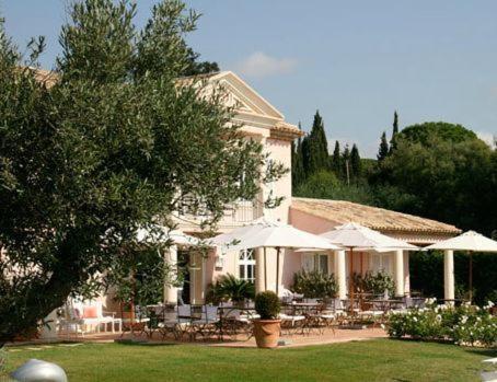 Hotel Villa Les Rosiers Гримо Екстериор снимка